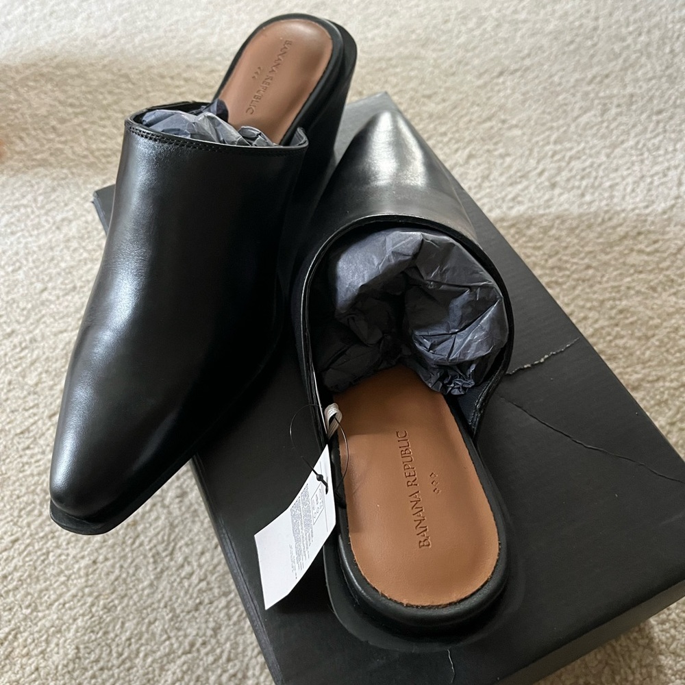 Banana Republic Sleek Black Leather Mules New with Tags